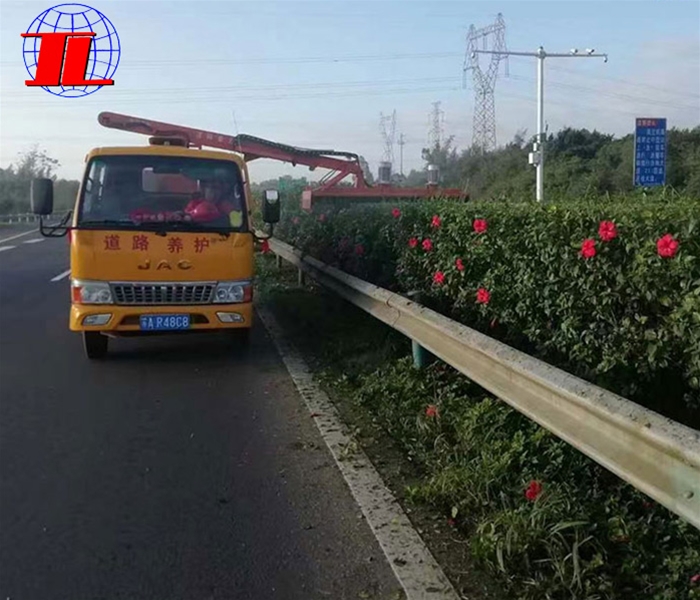 绿篱修剪车